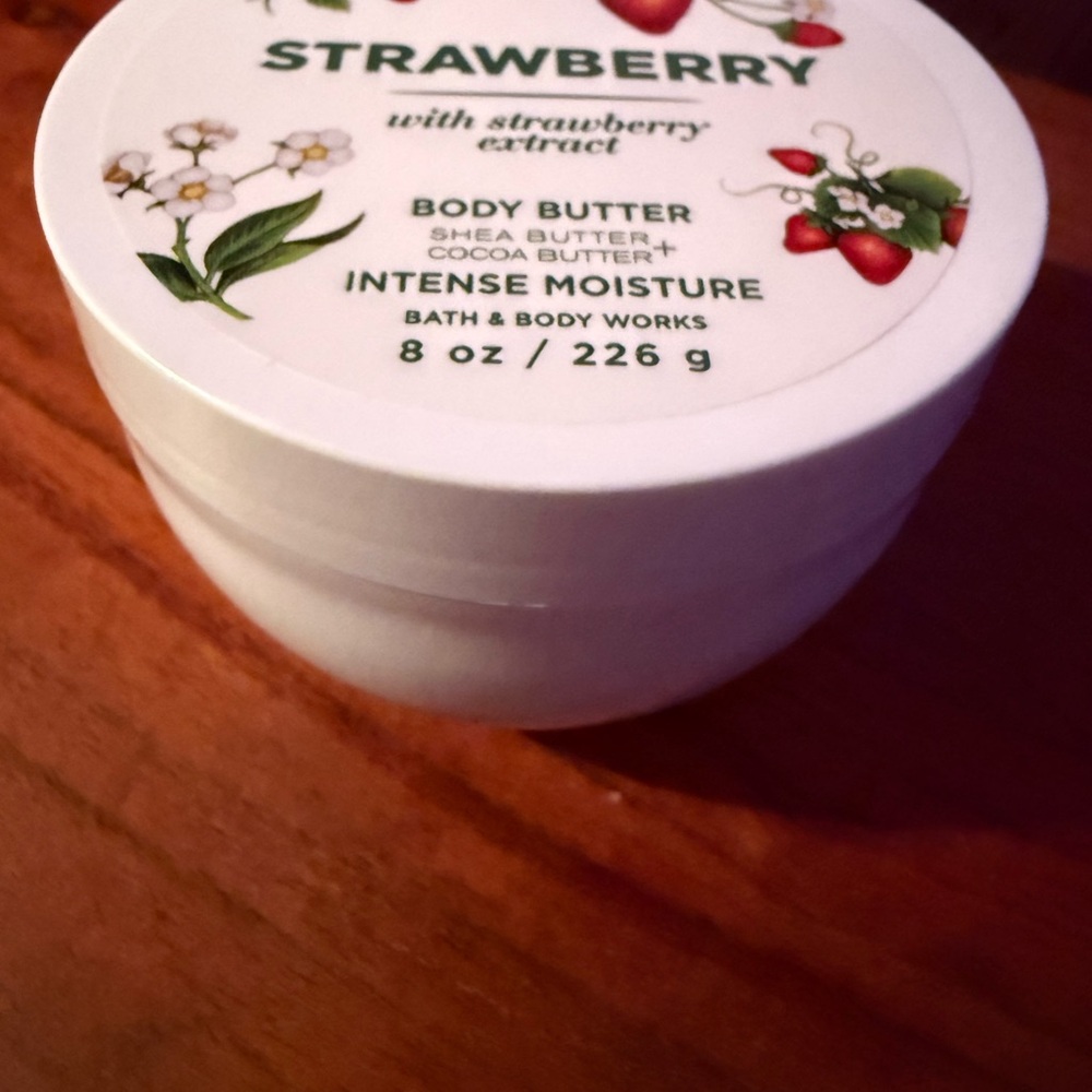 Bath & Body Works Strawberry Body Butter with Shea and Cocoa - Picture 5 of 7
